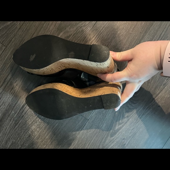 G by guess wedge heels - Picture 2 of 4